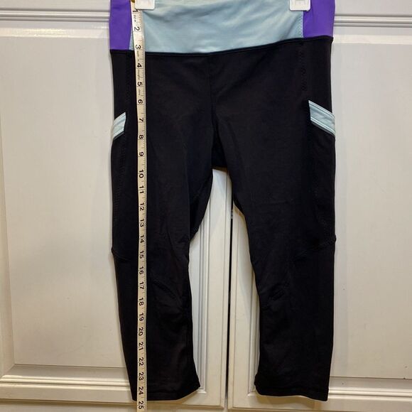 Lululemon Run: Mod Moves Crop with Side Pockets - Size 4 - Picture 11 of 12